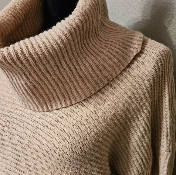 Shrinking Violet women's medium pink cowl neck sweater - Picture 6 of 7